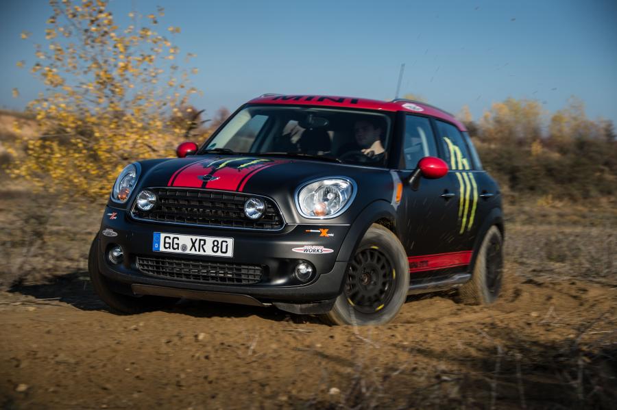  Mini Countryman X-Raid Service Vehicle 2012 года  (фото 23 из 41)
